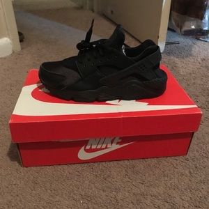 black Huaraches
